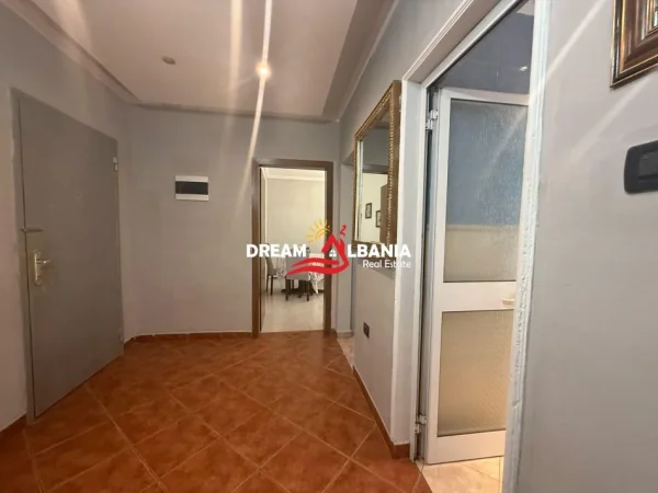 Tirane, jepet me qera apartament 2+1 Kati 1, 74 m² 500 € (Tek Pazari i Ri, Rruga Tefta Tashko Koco)