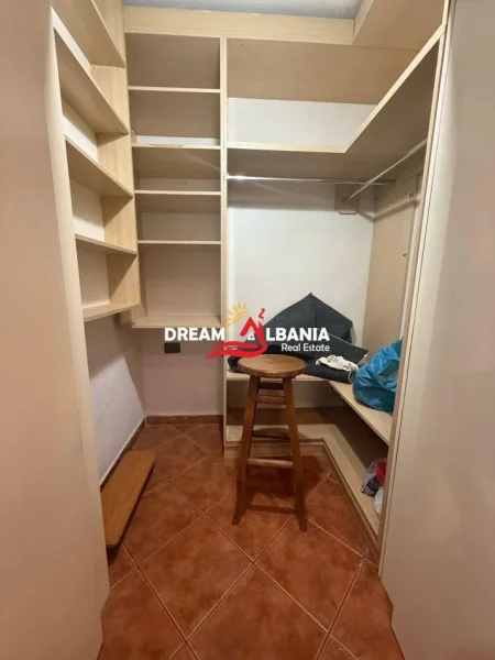 Tirane, jepet me qera apartament 2+1 Kati 1, 74 m² 500 € (Tek Pazari i Ri, Rruga Tefta Tashko Koco)