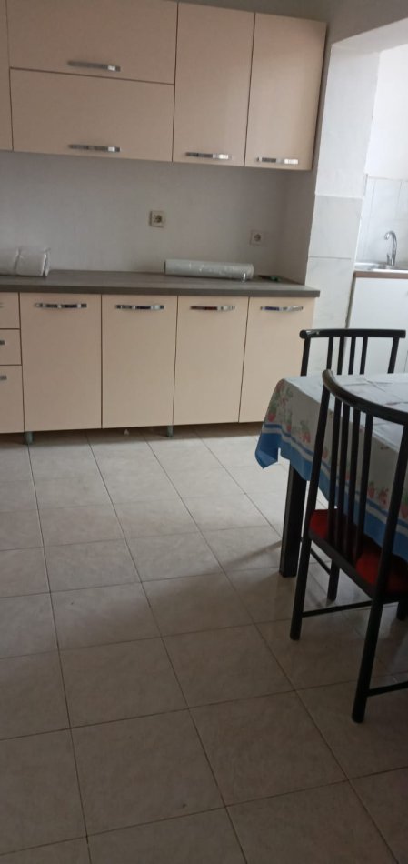 Tirane, jepet me qera apartament 3+1 Kati 5, 90 m² 450 € (Rruga Siri Kodra)