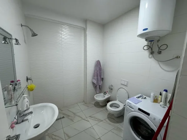 Tirane, jepet me qera apartament 2+1 Kati 2, 90 m² 550 € (5 maji)