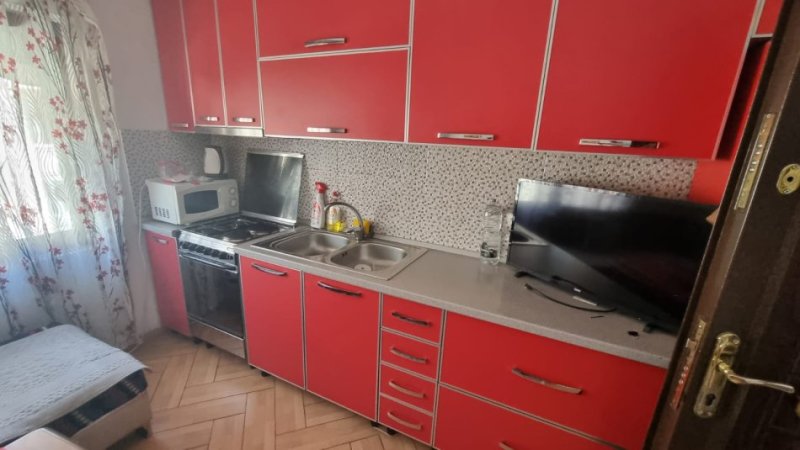 Tirane, jepet me qera garsonier Kati 6, 25 m² 300 € ( JEPET ME QERA SUPER GARSONIERE TEK PIAZZA NE QENDER TE TIRANES)
