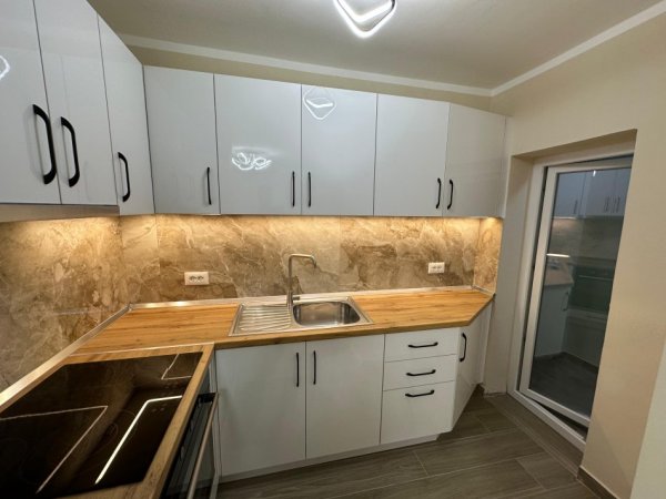 Tirane, jepet me qera apartament 2+1 Kati 5, 70 m² 60.000 lekë (Rruga e Elbasanit)