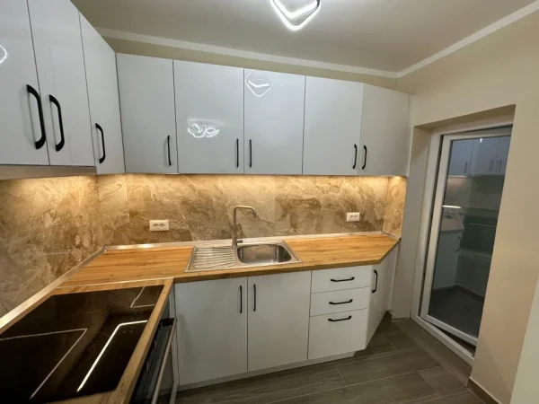 Tirane, jepet me qera apartament 2+1 Kati 5, 70 m² 60.000 lekë (Rruga e Elbasanit)