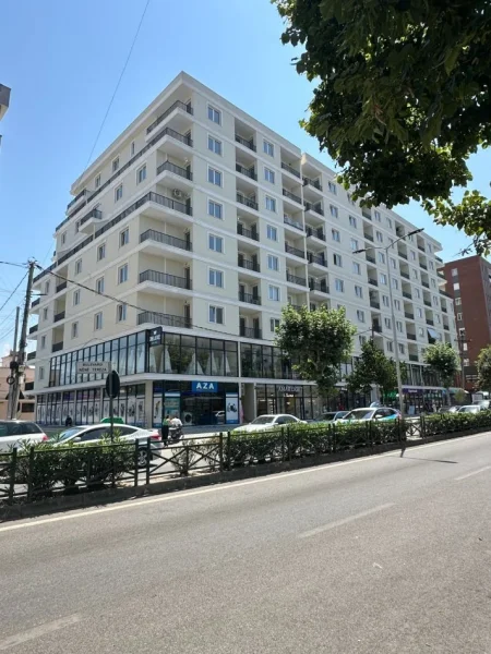Tirane, shitet apartament 1+1+Ballkon , 77 m² 84.000 € 