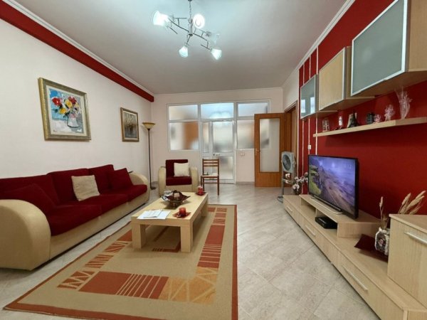 Tirane, shitet apartament 1+1 Kati 4, 89 m² 159.000 € (Rruga e Kavajes)