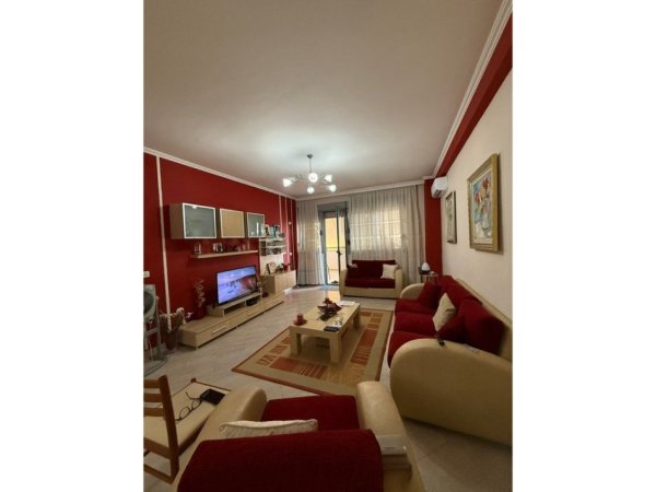 Tirane, shitet apartament 1+1 Kati 4, 89 m² 159.000 € (Rruga e Kavajes)