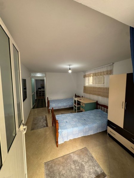 Tirane, jepet me qera apartament 2+1 Kati 1, 420 € 