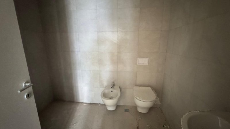 Tirane, shitet apartament 2+1+Ballkon Kati 2, 116 m² 230.000 € (liqeni)