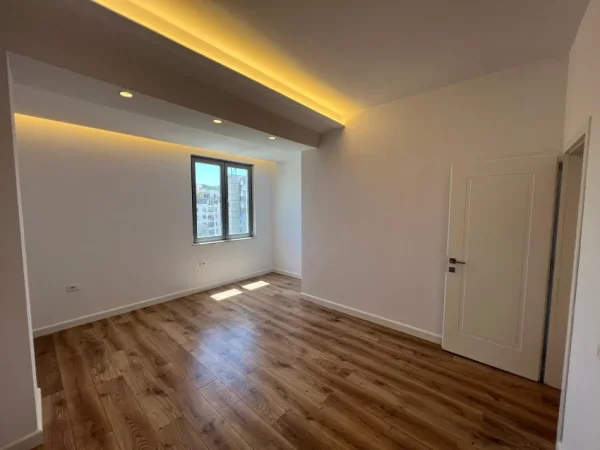Tirane, shitet apartament 2+1 Kati 10, 100 m² 212.000 € (Rruga e kavajes)