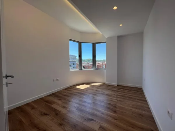 Tirane, shitet apartament 2+1 Kati 10, 100 m² 212.000 € (Rruga e kavajes)