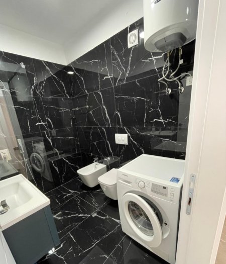 Tirane, jepet me qera apartament 2+1+Ballkon Kati 5, 90 m² 600 € (Golden Park, Yzberisht)