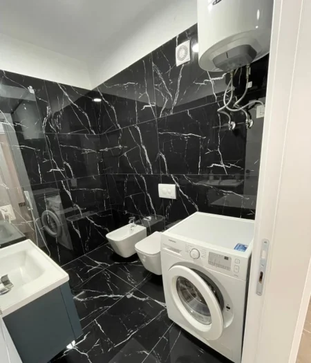 Tirane, jepet me qera apartament 2+1+Ballkon Kati 5, 90 m² 600 € (Golden Park, Yzberisht)
