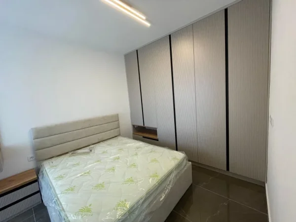 Tirane, jepet me qera apartament 2+1+Ballkon Kati 5, 90 m² 600 € (Golden Park, Yzberisht)