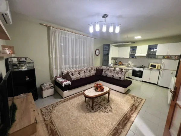 Tirane, jepet me qera apartament duplex 3+1 Kati 2, 130 m² 550 € (Rruga ali demi)