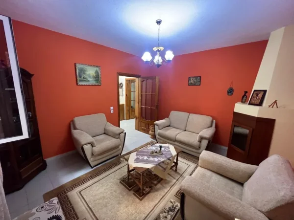 Tirane, jepet me qera apartament duplex 3+1 Kati 2, 130 m² 550 € (Rruga ali demi)