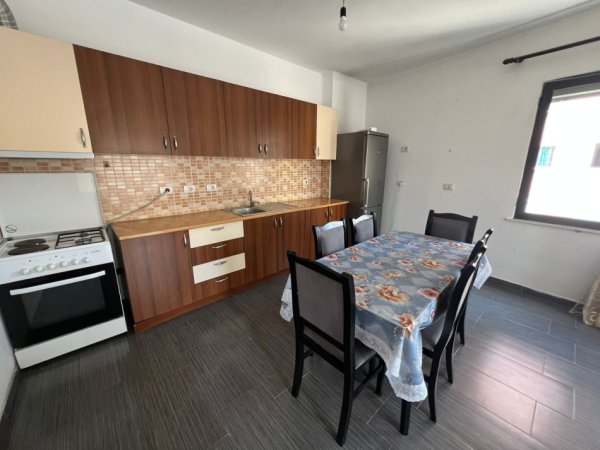 Tirane, jepet me qera apartament 2+1+Ballkon Kati 2, 100 m² 35.000 lek (Rr Astrit Losha ,prane kafe Return)