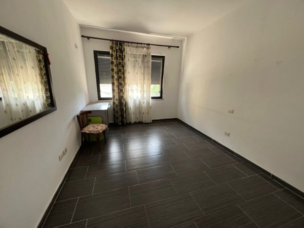 Tirane, jepet me qera apartament 2+1+Ballkon Kati 2, 100 m² 35.000 lek (Rr Astrit Losha ,prane kafe Return)