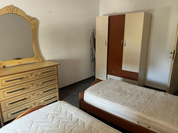 Tirane, jepet me qera apartament 2+1+Ballkon Kati 2, 100 m² 35.000 lek (Rr Astrit Losha ,prane kafe Return)