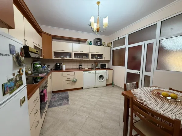 Tirane, shitet apartament 1+1 Kati 4, 98 m² 159.000 € 