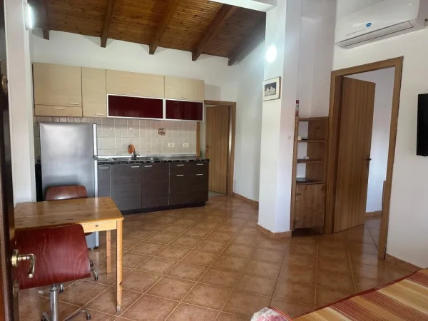 Tirane, jepet me qera apartament 2+1 Kati 3, 1.002 m² 400 € (Prane Rruga Besa)