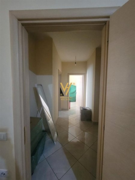 Tirane, shitet apartament 2+1+Ballkon Kati 4, 96 m² 140.000 € (ASTIR)