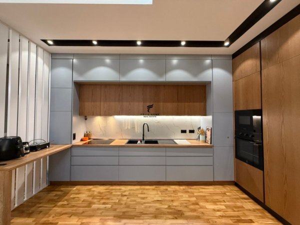 Tirane, shitet apartament+verande | Penthouse 2+1+Ballkon Kati 5, 250 m² 310.000 € (FRESK)