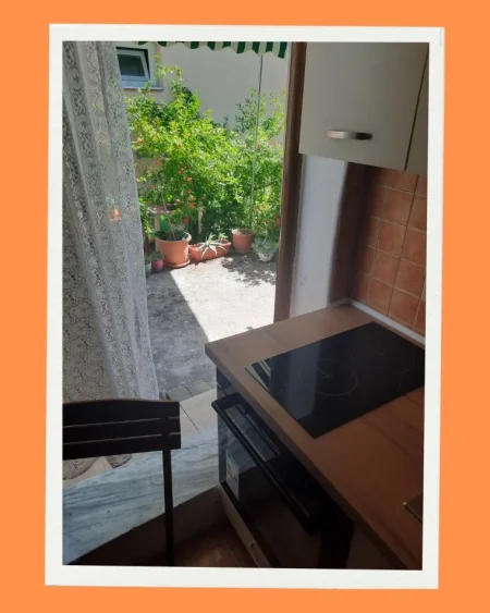 21 Dhjetori jepet me qera apartament 1+1+Aneks+Ballkon Kati 2, 65 m² 45,000 ALL (fatura e ujit e perfshire ne qera)
