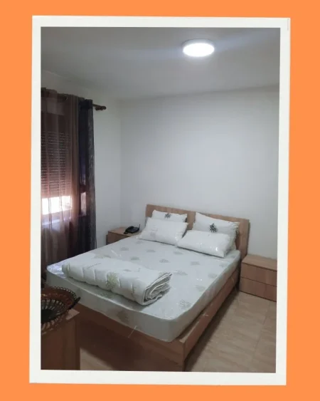 21 Dhjetori jepet me qera apartament 1+1+Aneks+Ballkon Kati 2, 65 m² 45,000 ALL (fatura e ujit e perfshire ne qera)