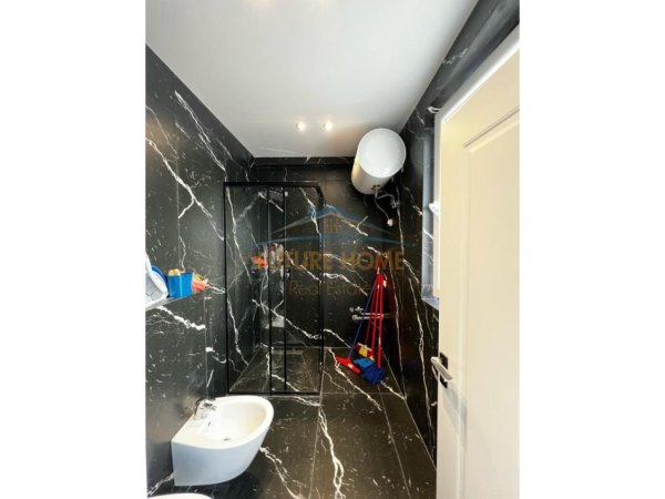 Tirane, shitet apartament 2+1 Kati 5, 137 m² 250.000 € (Sauk, prane Restorant Xibrakes)