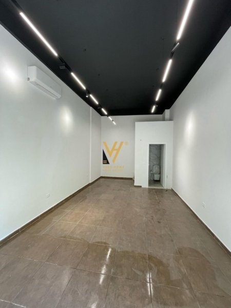 Tirane, jepet me qera ambjent biznesi Kati 0, 35 m² 550 € (KOMUNA E PARISIT)