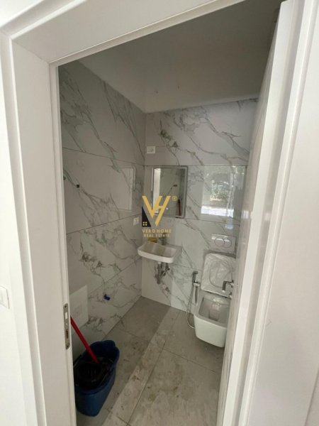 Tirane, jepet me qera ambjent biznesi Kati 0, 35 m² 550 € (KOMUNA E PARISIT)