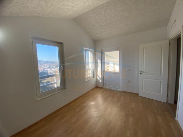 Tirane, jepet me qera Vile 4+1+Ballkon , 354 m² 1.100 € 