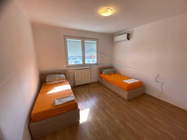 Tirane, jepet me qera Vile 4+1+Ballkon , 354 m² 1.100 € 