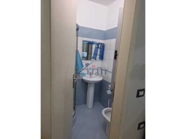 Gramsh, shitet Vile 4+1+Aneks+Ballkon Kati 3, 300 m² 280.000 € (Gramsh)