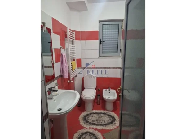 Gramsh, shitet Vile 4+1+Aneks+Ballkon Kati 3, 300 m² 280.000 € (Gramsh)