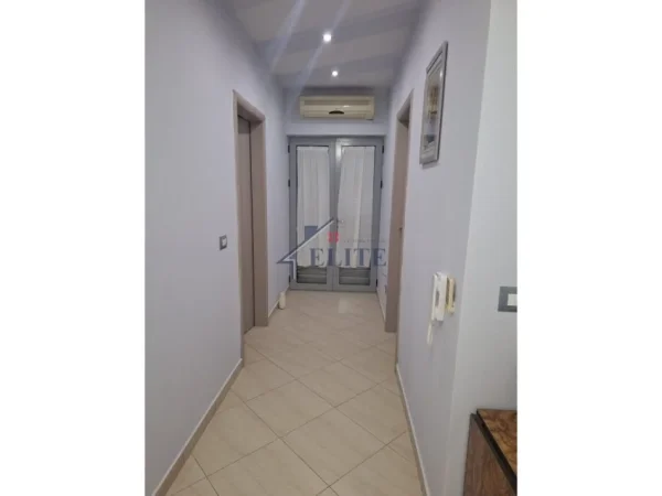 Gramsh, shitet Vile 4+1+Aneks+Ballkon Kati 3, 300 m² 280.000 € (Gramsh)