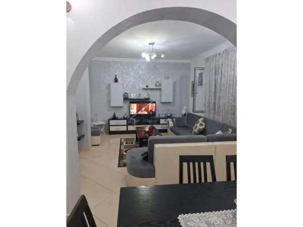 Gramsh, shitet Vile 4+1+Aneks+Ballkon Kati 3, 300 m² 280.000 € (Gramsh)