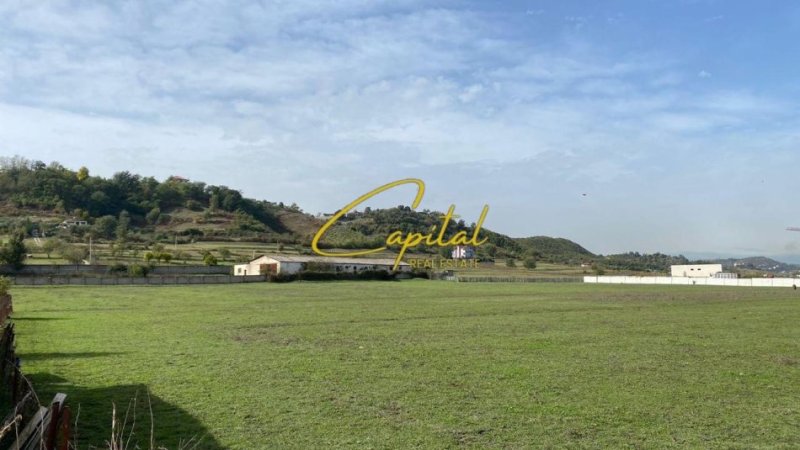 Tirane, shitet toke , 10.700 m² 642.000 € (YZBERISHT)