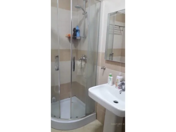 Tirane, shes apartament 1+1 Kati 3, 63 m² 140.000 € (Materniteti Ri)