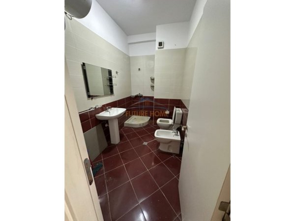 Tirane, jepet me qera zyre Kati 2, 160 m² 1.000 € 