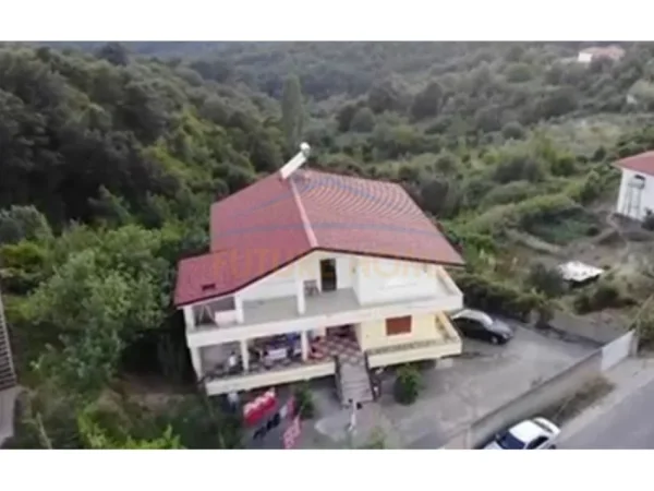 Gjiri Lalezit | Hamallaj, shitet Vile 4+1+Ballkon , 400 m² 260.000 € 