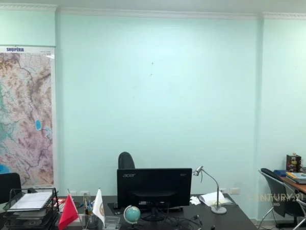 Tirane, jepet me qera ambjent biznesi Kati 10, 40 m² 500 € 