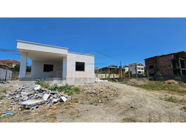 Durres, shitet shtepi 2+1+Ballkon Kati 2, 1.321 m² 200.000 € 