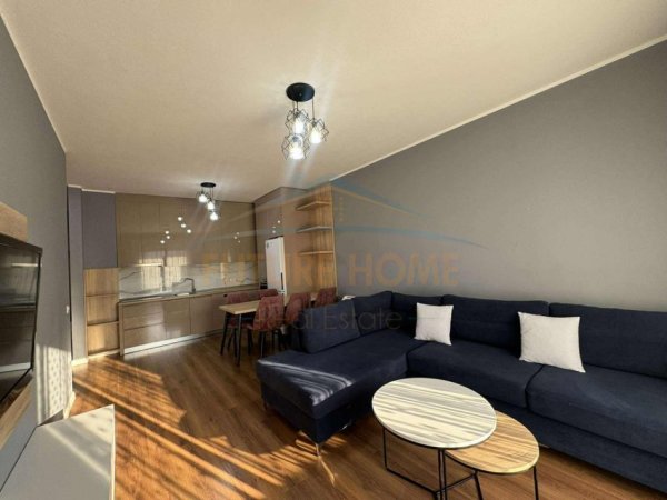 Tirane, jepet me qera apartament 2+1+Ballkon Kati 7, 108 m² 650 € 
