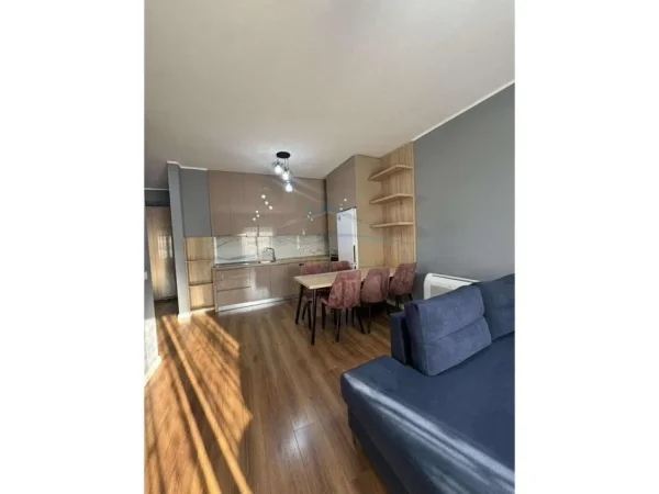 Tirane, jepet me qera apartament 2+1+Ballkon Kati 7, 108 m² 650 € 