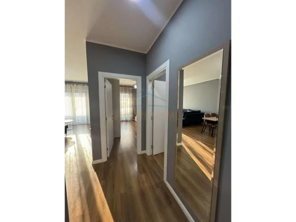 Tirane, jepet me qera apartament 2+1+Ballkon Kati 7, 108 m² 650 € 