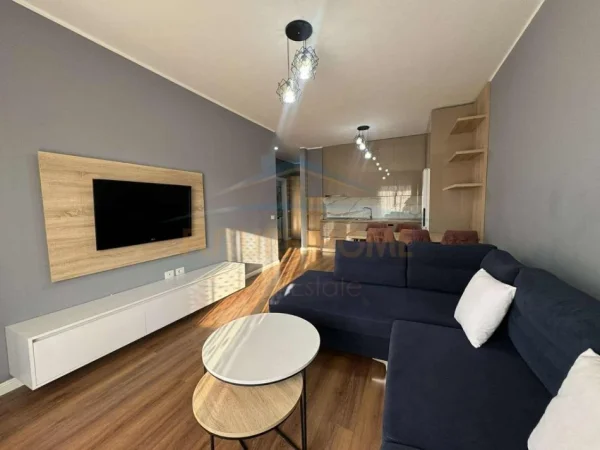 Tirane, jepet me qera apartament 2+1+Ballkon Kati 7, 108 m² 650 € 