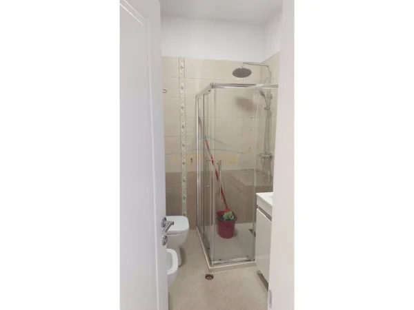 0683487469 Tirane, jepet me qera apartament 2+1+Ballkon Kati 5, 101 m² 750 € (Rruga Hoxha Tahsim)