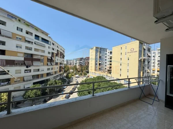 0683487469 Tirane, jepet me qera apartament 1+1 Kati 4, 70 m² 430 € (Prane Rotondos , Astir)