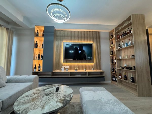 Tirane, jepet me qera apartament 2+1+Ballkon Kati 7, 100 m² 700 € (River Residence, Unaza e Re)